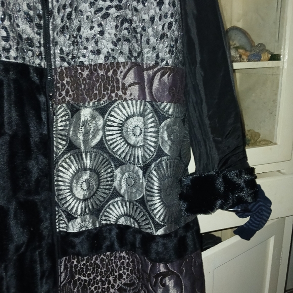 Lindi size large coat - Picture 6 of 11